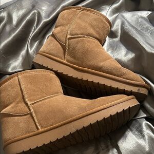 Cushionaire Memory Foam Tan Ugg-like boot - Womens 11